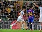 pemain-depan-bayern-munich-polandia-robert-lewandowski-merayakan-golnya-lawan-barca.jpg