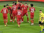 pemain-depan-bayern-munxhen-robert-lewandowski-merayakan-kemenangan.jpg