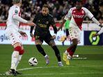 pemain-depan-brasil-paris-saint-germain-neymar-tengah-menggiring-bola.jpg