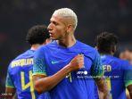 pemain-depan-brasil-richarlison-merayakan-gol.jpg