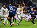 pemain-depan-inter-milan-lautaro-martinez-kanan-menembak-tepat.jpg