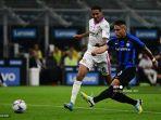 pemain-depan-inter-milan-lautaro-martinez-kanan-menendang-bola-ke-gawang-cremonese.jpg