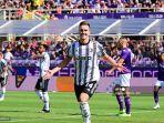 pemain-depan-juventus-asal-polandia-arkadiusz-milik-melakukan-selebrasi.jpg