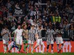 pemain-depan-juventus-federico-chiesa-tengah-dan-rekan-satu-timnya-menyapa-para-penggemar.jpg
