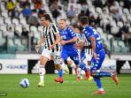 pemain-depan-juventus-italia-federico-chiesa-kiri-menantang-bek-empoli.jpg