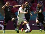 pemain-depan-kroasia-ante-rebic-kiri-menantang-gelandang-inggris-kalvin-phillips.jpg
