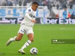 pemain-depan-marseille-alexis-sanchez-berlari-dengan-bola.jpg