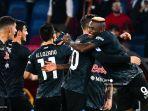 pemain-depan-napoli-victor-osimhen-kanan-melakukan-selebrasi.jpg