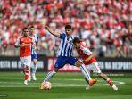 pemain-depan-porto-mehdi-taremi-tengah-bersaing.jpg