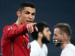 pemain-depan-portugal-cristiano-ronaldo-memberi-isyarat-selama-pertandingan.jpg