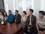 pemain-film-dilan-1991-sambangi-gedung-pakuan.jpg