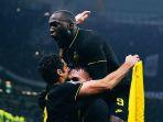 pemain-inter-milan-merayakan-gol.jpg