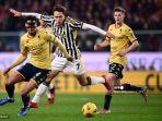 pemain-juventus-federico-chiesa-tengah.jpg