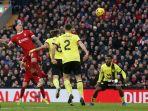 pemain-liverpool-darwin-nunez-mencetak-gol-ke-gawang-burnley-lewat-sundulan-di-liga-inggris.jpg