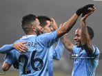 pemain-manchester-city-riyad-mahrez-merayakan-gol-bersama-raheem-sterling.jpg