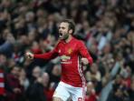 pemain-manchester-united-juan-mata-berselebrasi_20161027_042524.jpg