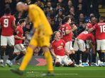 pemain-manchester-united-merayakan-gol-mereka-ke-gawang-chelsea.jpg