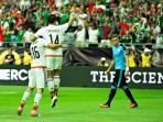 pemain-meksiko-hector-herrera-dan-javier-hernandez_20160606_072947.jpg