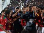 pemain-pelatih-dan-ofisial-timnas-u-16-indonesia_20180812_194031.jpg