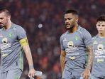 pemain-persebaya-dusan-stevanovic-depan-paulo-victor-tengah-dan-bruno-moreira-belakang.jpg