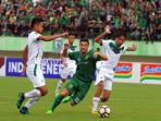 pemain-persebaya-robertino-pugliara_20180727_201949.jpg