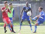 pemain-persib-latihan-ezechiel-ndouassel.jpg