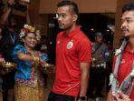 pemain-persija-bambang-pamungkas-dan-andritany-ardhiyasa.jpg