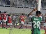 pemain-persija-jakarta-merayakan-gol-ke-gawang-ps-tni_20161014_201722.jpg
