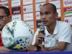 pemain-persija-jakarta-riko-simanjuntak-tengah-dalam-sesi-jumpa-pers-jelang-lawan-arema-fc.jpg