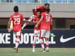pemain-persija-lakukan-selebrasi_20170818_151925.jpg