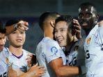 pemain-persik-rayakan-kemenangan-di-liga-1-20222023.jpg