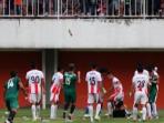 pemain-persinga-ngawi-saat-melakukan-tindakan-pemukulan_20160811_151519.jpg