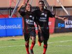 pemain-persipura-jayapura-gunansar-papua-mandowen_20180522_170135.jpg