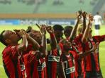pemain-persipura-syukuran_20141107_074100.jpg