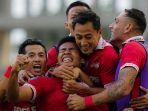 pemain-persis-solo-merayakan-gol-irfan-jauhari-tengah.jpg