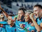 pemain-persita-tangerang-merayakan-gol.jpg
