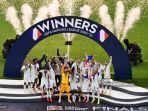 pemain-prancis-merayakan-dengan-trofi-pada-akhir-pertandingan-sepak-bola-final-uefa-nations-league.jpg