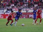 pemain-psis-semarang-jonathan-cantillana-kedua-kiri-menggiring-bola.jpg