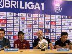pemain-psm-rasyid-bakri-dan-pelatih-psm-bernardo-tavares.jpg
