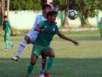 pemain-psms-medan-berebut-bola-dengan-pemain-ps-wiraland-di-stadion-kebun-bunga-medan.jpg
