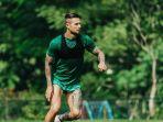 pemain-pss-sleman-aaaron-evans.jpg