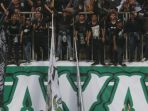 pemain-pss-sleman-lakukan-selebrasi-usai-cetak-gol_20170210_121902.jpg