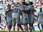pemain-real-madrid-cristiano-ronaldo-merayaka_20161030_001838.jpg