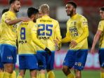pemain-sc-cambuur-stefano-lilipaly-merayakan-kesuksesannya_20170317_224251.jpg