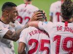 pemain-sevilla-fernando-reges-luuk-de-jong-dan-diego-carlos.jpg