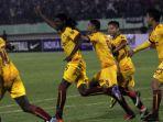 pemain-sriwijaya-fc-saat-merayakan-gol-alberto-goncalves-ke-gawang-arema-fc-minggu-422018.jpg