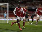pemain-tengah-arsenal-kelahiran-pantai-gading-nicolas-pepe-kiri-merayakan-gol-pembuka.jpg