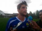 pemain-tengah-persib-bandung-robertino-pugliara_20160504_181229.jpg