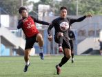 pemain-tim-sepakbola-psis-semarang-menjalani-latihan_20210525_115430.jpg