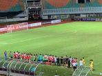 pemain-timnas-indonesia-dan-palestina.jpg